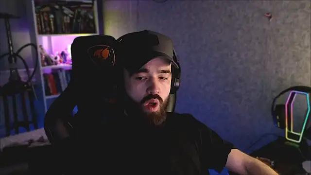 Snapshot of _Mostly_ chatting on 03-10-26, 04:06 Mostly online show from 03-10-26, 04:06