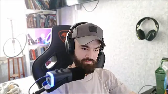 Snapshot of _Mostly_ chatting on 03-12-26, 09:26 Mostly online show from 03-12-26, 09:26