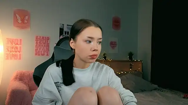 Snapshot of Vexnexe chatting on 02-15-26, 07:10 Vexnexe online show from 02-15-26, 07:10