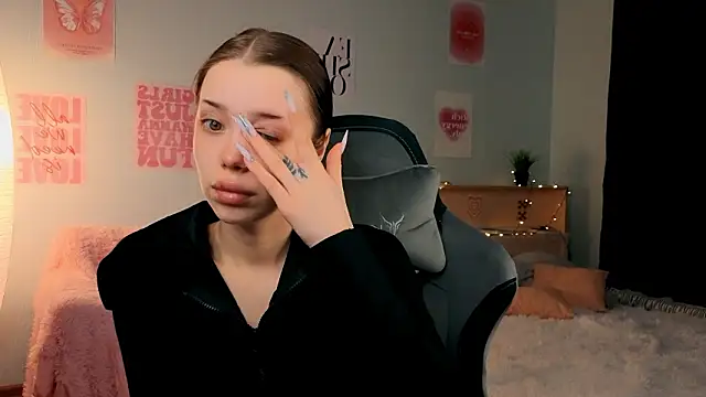 Snapshot of Vexnexe chatting on 03-05-26, 07:43 Vexnexe online show from 03-05-26, 07:43