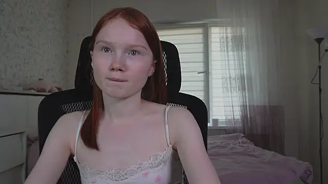 Snapshot of Nellie_baby chatting on 05-22-26, 11:16 Nellie baby online show from 05-22-26, 11:16