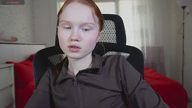 Snapshot of Nellie_baby chatting on 05-25-26, 12:22 Nellie baby online show from 05-25-26, 12:22