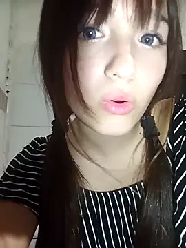 Snapshot of dieciochoyundia chatting on 02-15-26, 12:18 dieciochoyundia online show from 02-15-26, 12:18