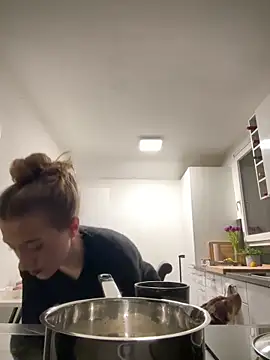 Snapshot of romyxxs chatting on 02-01-26, 05:11 romyxxs online show from 02-01-26, 05:11