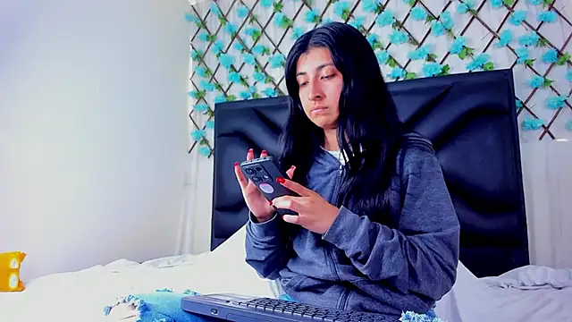 EmmaWilliamss4 online show from 03-10-26, 03:28