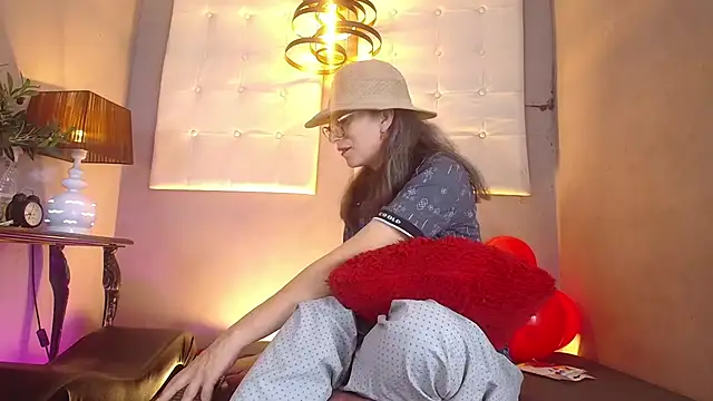 laurasofia45 online show from 03-07-26, 01:24