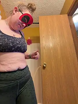 lickablelynn87 online show from 02-07-26, 05:49