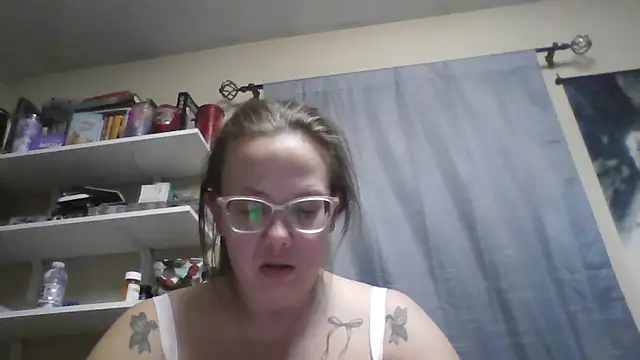 lickablelynn87 online show from 03-03-26, 12:39