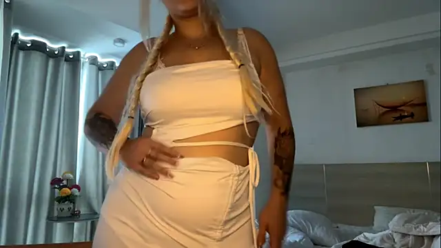 LuxureMia online show from 02-15-26, 07:51