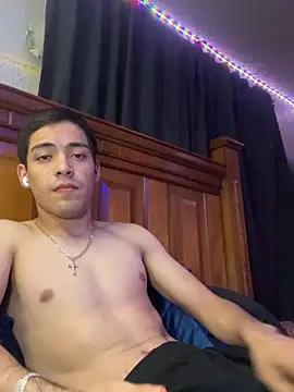 Snapshot of Tupapi696969q chatting on 05-08-26, 04:40 Tupapi696969q online show from 05-08-26, 04:40