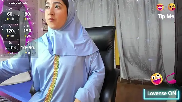 Snapshot of SamiraAwada chatting on 03-06-26, 06:59 SamiraAwada online show from 03-06-26, 06:59