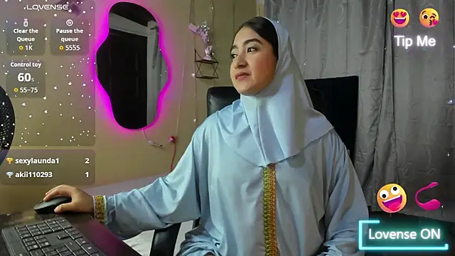 Snapshot of SamiraAwada chatting on 03-11-26, 06:36 SamiraAwada online show from 03-11-26, 06:36