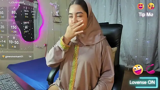 Snapshot of SamiraAwada chatting on 03-12-26, 06:47 SamiraAwada online show from 03-12-26, 06:47