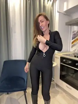 DivineAmely online show from 04-28-26, 08:36