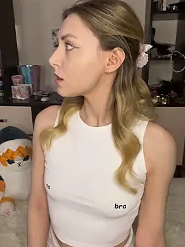 Snapshot of Leecey chatting on 02-22-26, 11:53 Leecey online show from 02-22-26, 11:53