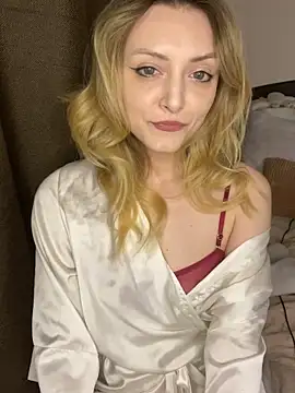 Snapshot of Leecey chatting on 03-06-26, 10:17 Leecey online show from 03-06-26, 10:17