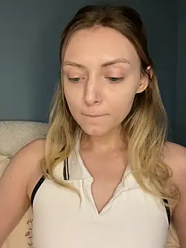 Snapshot of Leecey chatting on 03-17-26, 12:26 Leecey online show from 03-17-26, 12:26