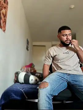 Snapshot of KLEYTON33 chatting on 03-13-26, 08:37 KLEYTON33 online show from 03-13-26, 08:37