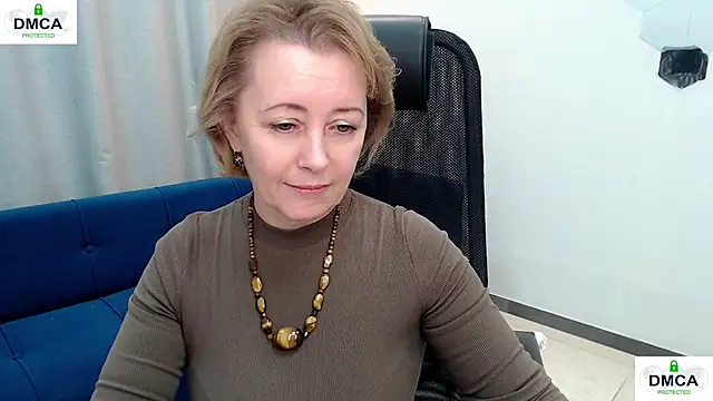 Snapshot of MONA_W chatting on 02-18-26, 11:06 MONA W online show from 02-18-26, 11:06
