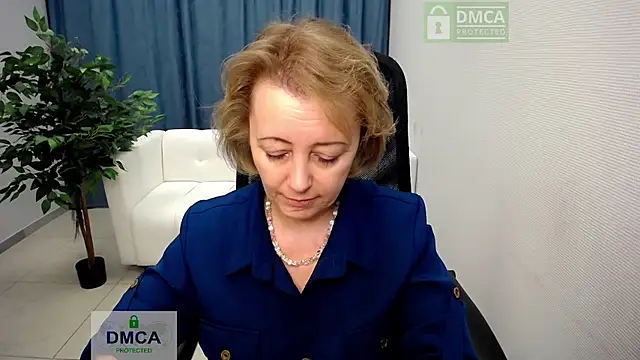 Snapshot of MONA_W chatting on 02-19-26, 11:06 MONA W online show from 02-19-26, 11:06