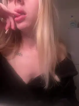 Blonde CassieXX online show from 02-11-26, 09:09