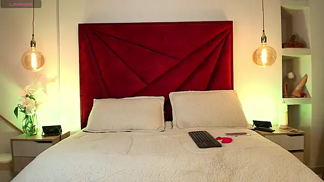 NahomiRoss online show from 04-17-26, 12:41