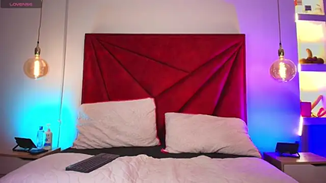 NahomiRoss online show from 05-28-26, 01:19