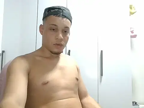 Snapshot of Vinni_19cm chatting on 03-17-26, 12:26 Vinni 19cm online show from 03-17-26, 12:26