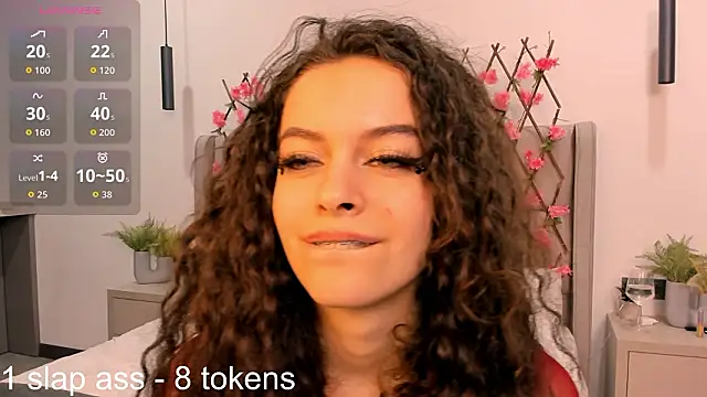 Snapshot of Luna_Starlight chatting on 03-08-26, 02:04 Luna Starlight online show from 03-08-26, 02:04