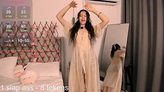 Snapshot of Luna_Starlight chatting on 03-10-26, 10:26 Luna Starlight online show from 03-10-26, 10:26