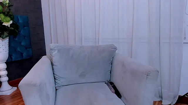 LunnaMoretti online show from 04-18-26, 01:59