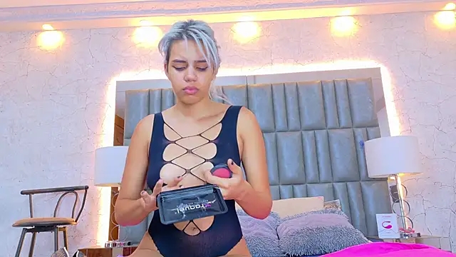 AlanaHouston online show from 04-17-26, 04:48