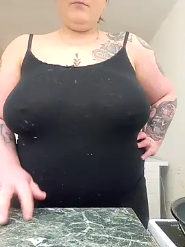 Snapshot of FringedAlmond chatting on 02-13-26, 09:55 FringedAlmond online show from 02-13-26, 09:55