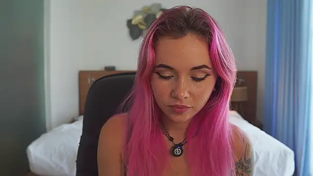 Sarah Pink online show from 12-18-25, 02:28