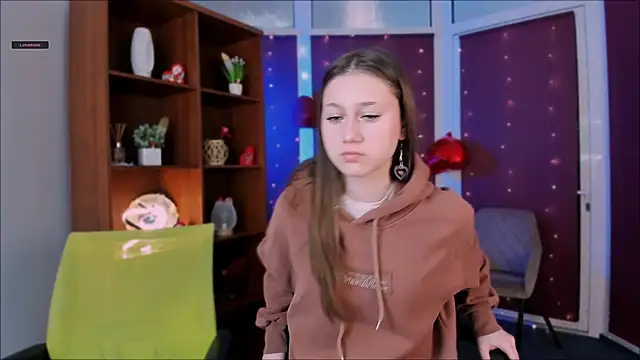 arianaa cat online show from 02-11-26, 05:56