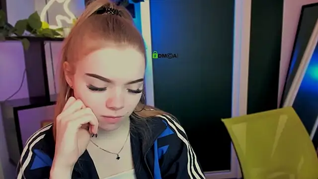 arianaa cat online show from 03-22-26, 06:28