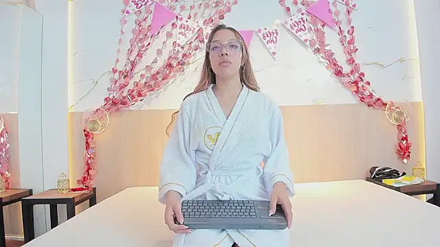 rebecca ponce  online show from 02-06-26, 07:28