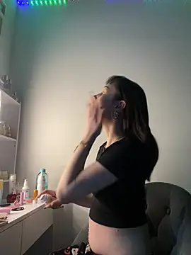 Just-Lilly online show from 04-28-26, 02:27