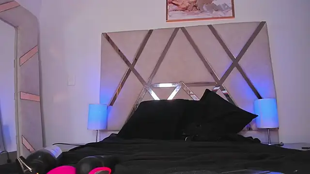 Lucia velez online show from 03-14-26, 03:12