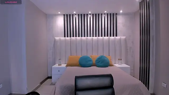 Snapshot of OrianaFontaine chatting on 03-11-26, 08:04 OrianaFontaine online show from 03-11-26, 08:04