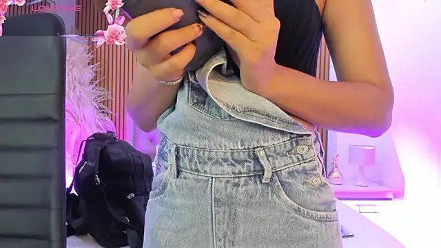 CarolineFyre online show from 04-28-26, 12:32