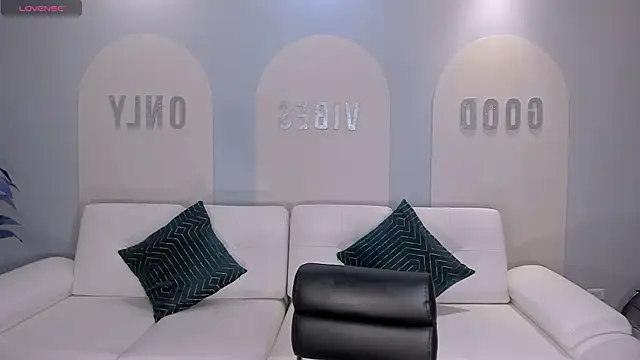 LucieMartin online show from 04-27-26, 08:29