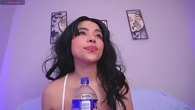 loveegirll1 online show from 04-29-26, 02:48