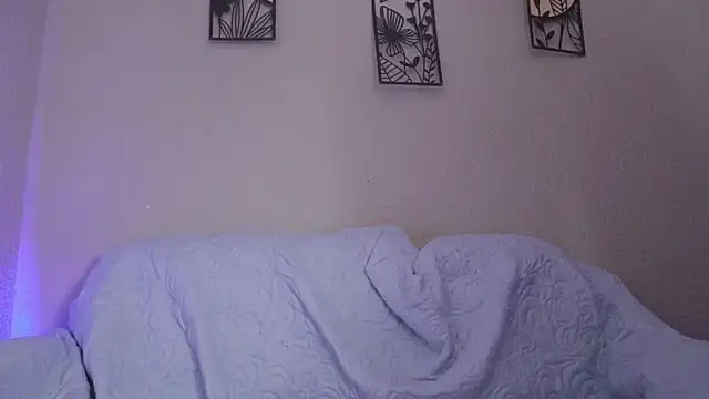 loveegirll1 online show from 06-18-26, 04:13