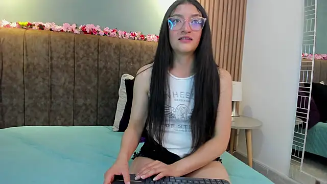 HannaWen  online show from 04-24-26, 07:49