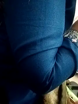 Snapshot of Priyani_2304 chatting on 02-08-26, 08:51 Priyani 2304 online show from 02-08-26, 08:51