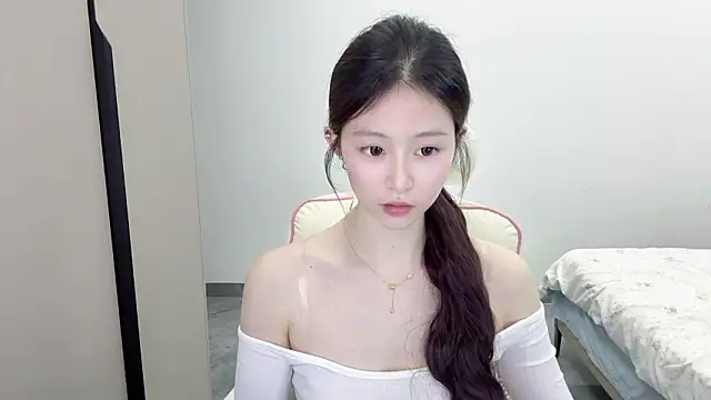 Snapshot of DYyyyyy-- chatting on 02-09-26, 12:20 DYyyyyy-- online show from 02-09-26, 12:20