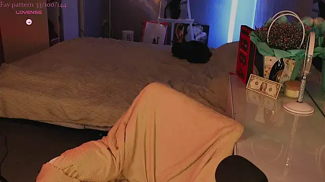 Alisia here online show from 04-26-26, 10:40