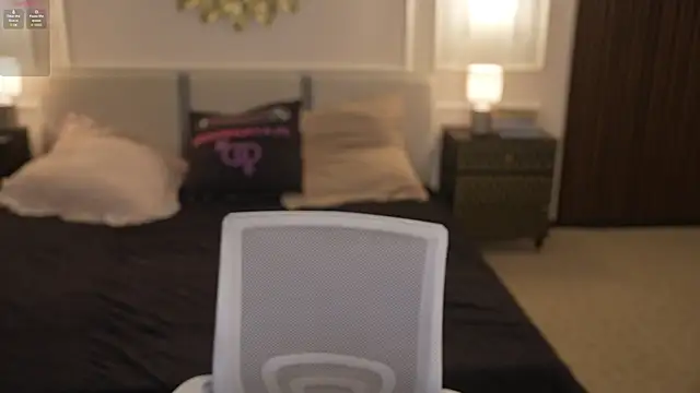 Snapshot of Zlata_Sky chatting on 10-27-25, 03:49 Zlata Sky online show from 10-27-25, 03:49