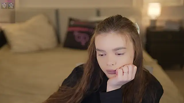 Snapshot of Zlata_Sky chatting on 11-26-25, 03:46 Zlata Sky online show from 11-26-25, 03:46